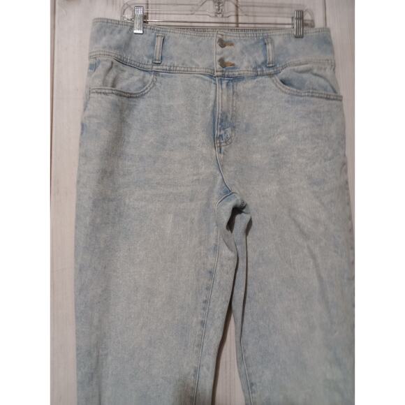 SO Jeans Ladies 15 High Rise Mom‎ Jeans Raw Hem Light Wash - Picture 3 of 7